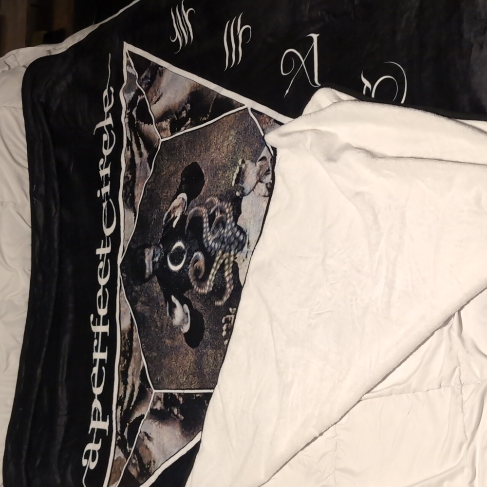 A Perfect Circle APC band merch tour promo Blanket throw fuzz warm Rock Outsider - Picture 2 of 4